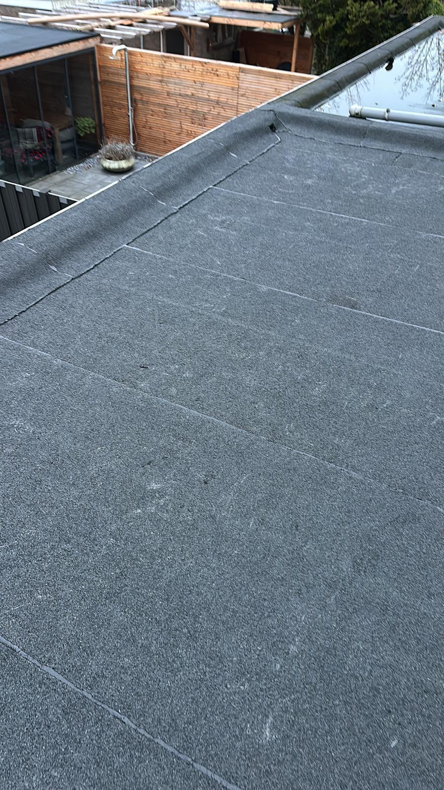 Bitumen plat dak — renovatie voor en na